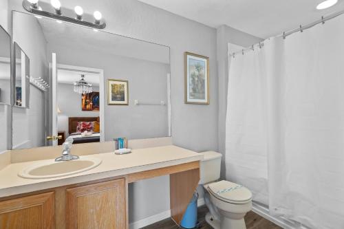 Cozy 4 Bedroom Townhome 2512 photo 4