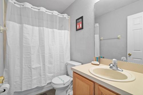 Cozy 4 Bedroom Townhome 2512 photo 29
