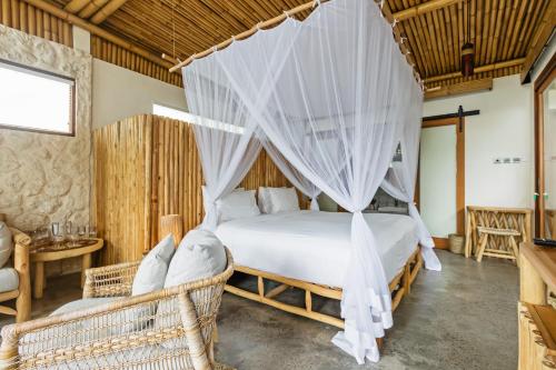 Postel nebo postele na pokoji v ubytování Jellyfish Villas Bingin Beach