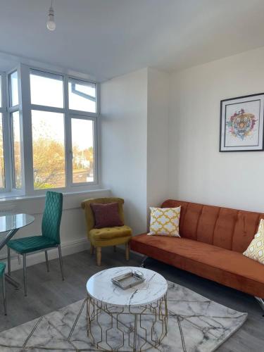 Gallery image of 1 Bedroom Apartment - Flitwick - Contractor Friendly - Tourist Ready - Full Kitchen - WiFi - Smart TV - Sofa Bed - FREE Parking - Ideal for Short or Long Stays in Flitwick