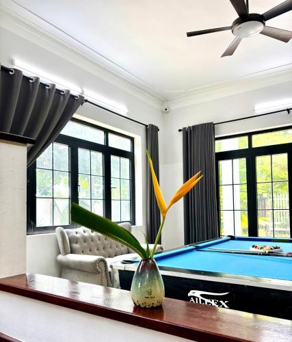 a living room with a pool table at Tony Villa Homestay Ba Vì in Ba Vì