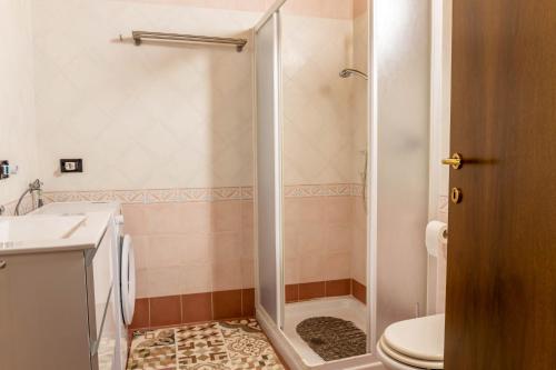 a bathroom with a shower with a toilet and a sink at Ca Linda By Case al Lago in Desenzano del Garda