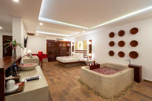 Ένα ή περισσότερα κρεβάτια σε δωμάτιο στο Angkor Breeze Hotel & Spa