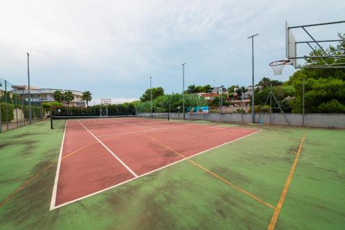 Attività di tennis o squash presso l'hotel o nelle vicinanze