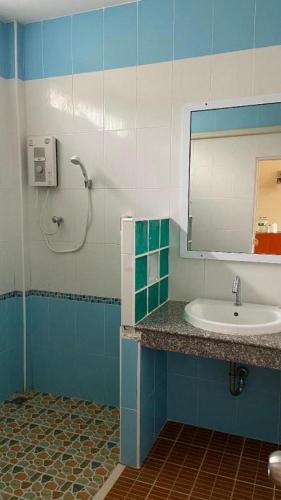 Ένα μπάνιο στο Prakaithong hotel