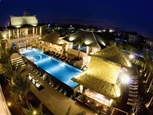 Bazén v ubytování Riyuegu Hotsprings Resort nebo v jeho okolí
