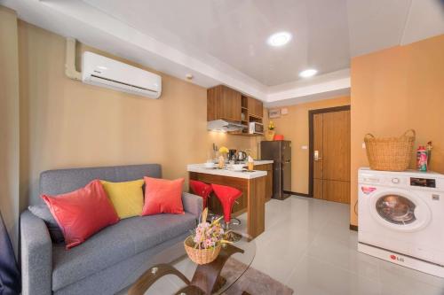 Kuchyň nebo kuchyňský kout v ubytování Апартаменты 1BR Naiharn Beach S510 by IBG Property