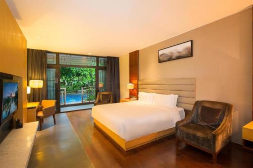 En eller flere senge i et værelse på Eadry Royal Garden Hotel Haikou