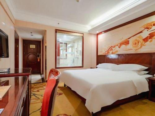 Letto o letti in una camera di Vienna Hotel Nanning Train Station