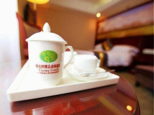 Letto o letti in una camera di Vienna Hotel Nanning Train Station