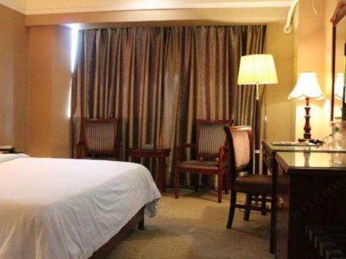 Letto o letti in una camera di Vienna Hotel Nanning Train Station