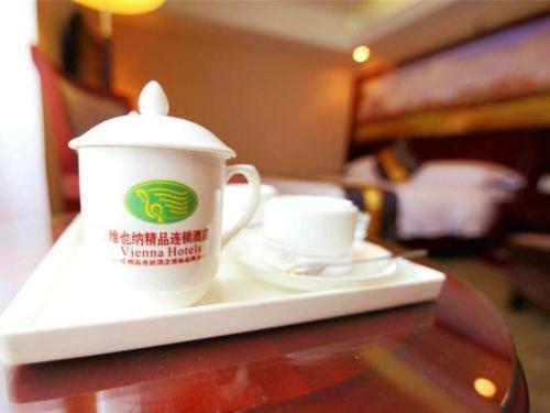 Letto o letti in una camera di Vienna Hotel Nanning Train Station