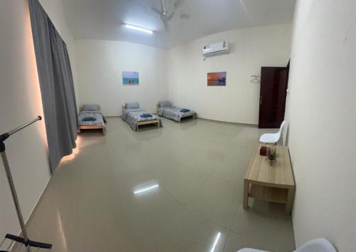 a hospital room with two beds and a table at Maison Masirah in Ḩilf