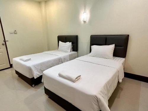 Postel nebo postele na pokoji v ubytování Iyara Hotel Nongkhai