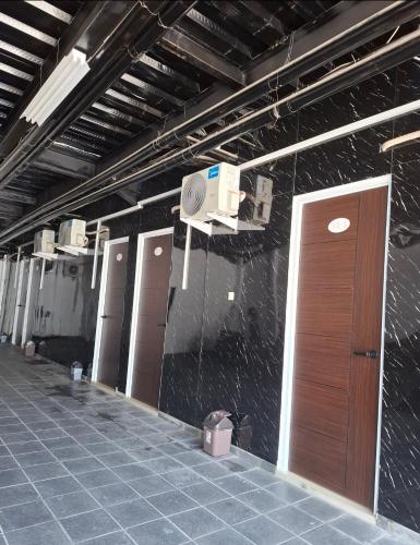 an empty room with a wall with a fan at Hotel Sudut Tidur in Stasiun Tawang