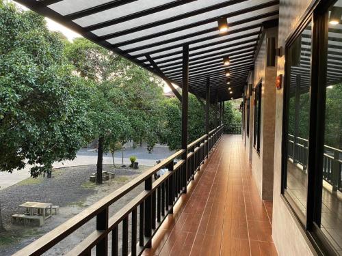 Balkón nebo terasa v ubytování Baan Klang Suan Resort