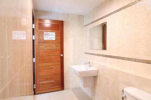 Koupelna v ubytování Baan Klang Suan Resort