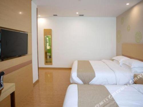 Katil atau katil-katil dalam bilik di GreenTree Inn Shanghai National Convention and Exhibition Center Huaxiang Road