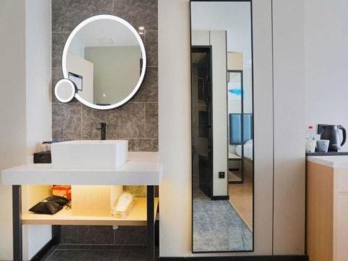 GreenTree Inn Express Laizhou Bus Station Wenhua Xi Streetにあるバスルーム