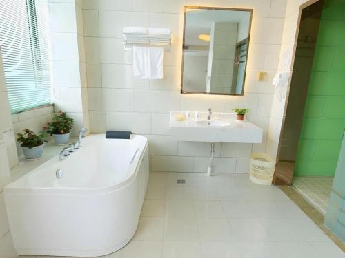 Ένα μπάνιο στο GreenTree Inn Maanshan Hanshan District Jiuwu Square Hotel