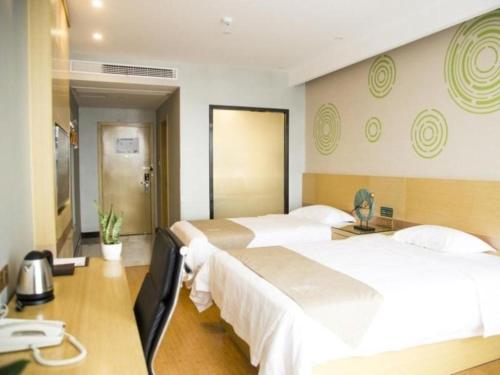 Postel nebo postele na pokoji v ubytování GreenTree Inn Bozhou Qiaocheng District Bowu Industrial Park Business Hotel