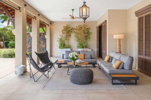 Khu vực ghế ngồi tại Villa Serenis - Perfect Holidays in Mauritius