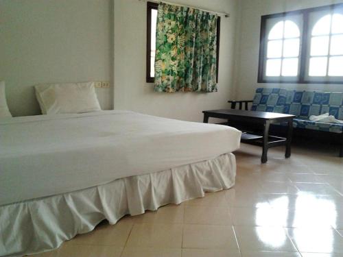 Postel nebo postele na pokoji v ubytování Ranong Resort & Laguna