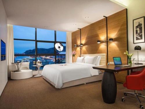 Postel nebo postele na pokoji v ubytování Himalayas Qingdao Hotel