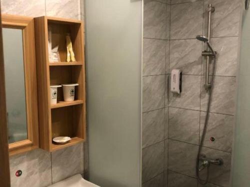 Bilik mandi di GreenTree Inn Yangzhou Slender West Lake Wencheng Attic Express Hotel