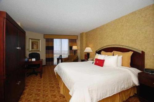 Radisson Hotel Austin - Universityにあるベッド
