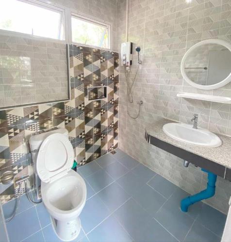 a bathroom with a toilet and a sink at Hihotel Saraburi in Sara Buri