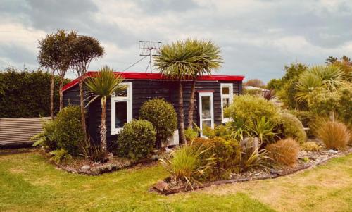 a small house with a red roof and some plants at Southern Scenic Stargazer in Riverton