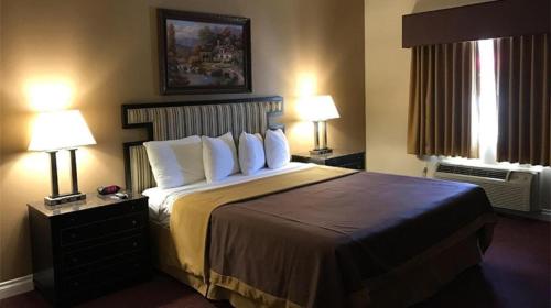 Postel nebo postele na pokoji v ubytování Hotel Saddleback