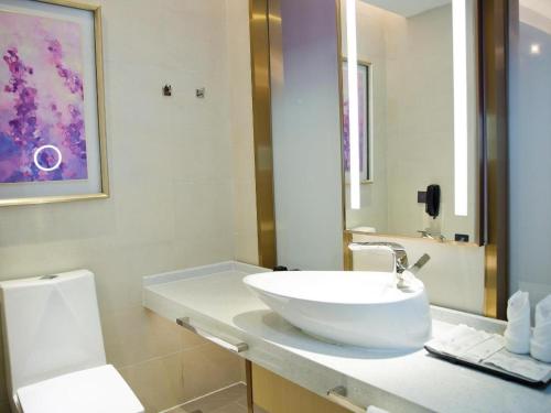 Bilik mandi di Lavande Hotel Shenzhen Pingshan High-Speed Railway Station Longdong Metro Station
