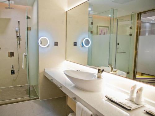 Bilik mandi di Lavande Hotel Shenzhen Pingshan High-Speed Railway Station Longdong Metro Station