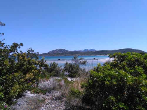 a view of a beach with mountains in the background at Casa Marina Maria in Murta Maria