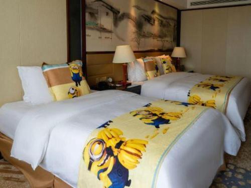 Ένα ή περισσότερα κρεβάτια σε δωμάτιο στο Yang Peng Jin Jiang Hotel