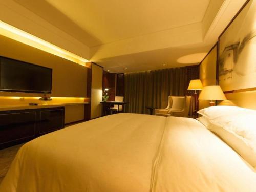 Ένα ή περισσότερα κρεβάτια σε δωμάτιο στο Yang Peng Jin Jiang Hotel