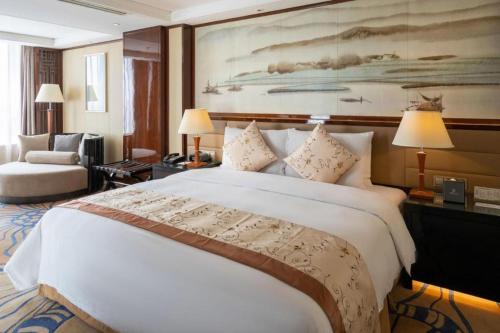 Ένα ή περισσότερα κρεβάτια σε δωμάτιο στο Yang Peng Jin Jiang Hotel