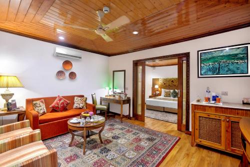 Posezení v ubytování Fortune Resort Heevan, Srinagar - Member ITC Hotels' Group