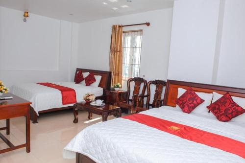 Кровать или кровати в номере Ngoc Giau Hotel
