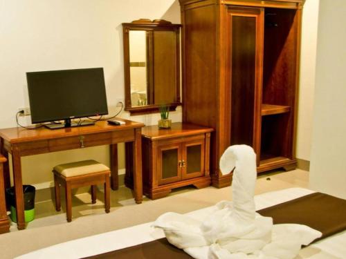 a swan sitting on the floor of a living room at The Premiere Business Hotel in Kalibo