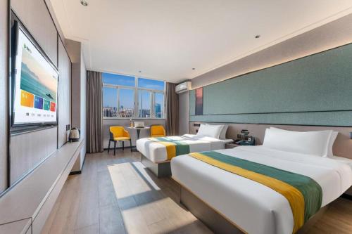 Un pat sau paturi într-o cameră la City Comfort Inn Shantou Jinhu Road Branch