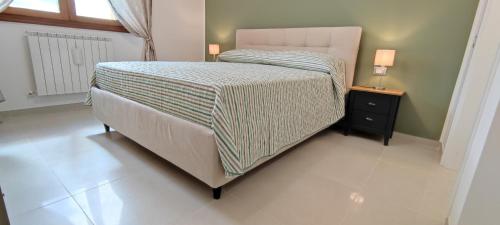 a bedroom with a bed and a nightstand with a bed sidx sidx sidx sidx at B&B Terra Camerte in Camerino