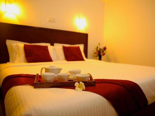 Postel nebo postele na pokoji v ubytování Whispering Palms Hotel