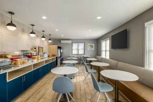 Кухня или мини-кухня в TownePlace Suites Detroit Dearborn
