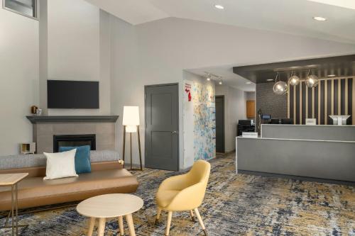 Телевизор и/или развлекательный центр в TownePlace Suites Detroit Dearborn