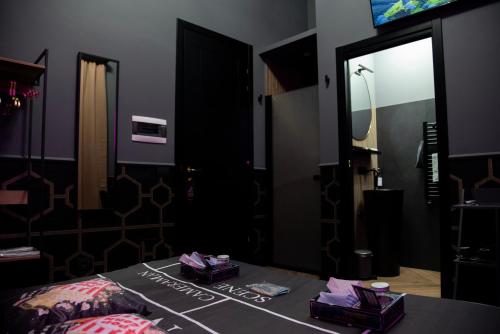 One of one Experiences - CINEMA ROOM