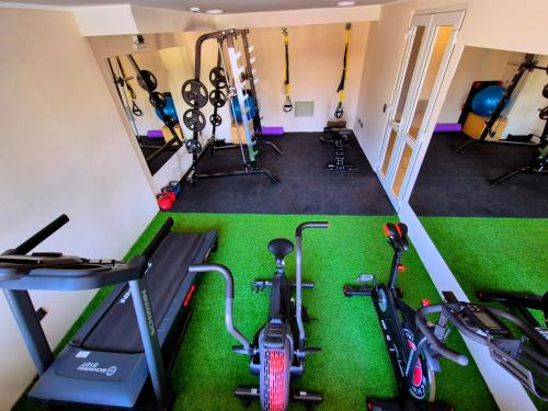 an overhead view of a gym with exercise bikes at Moderno y Comodo Departamento en Ñuñoa 2D1B Piso 6 in Santiago