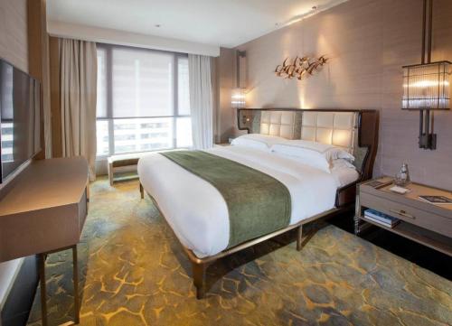 Postel nebo postele na pokoji v ubytování The Landmark Mandarin Oriental, Hong Kong